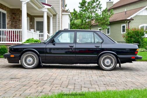 1988 BMW M5 Base