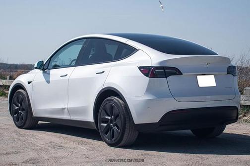 2025 Tesla Model Y Long Range Dual Motor All-Wheel Drive