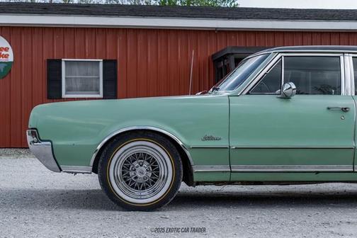 1967 Oldsmobile Cutlass Supreme Town Sedan
