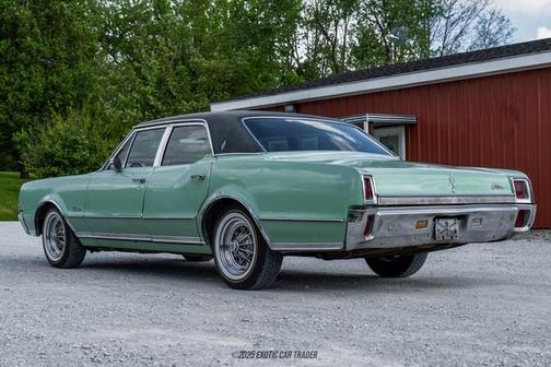 1967 Oldsmobile Cutlass Supreme Town Sedan