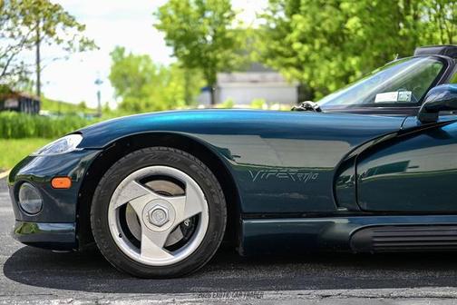 Emerald Green Metallic 1995 Dodge Viper RT/10