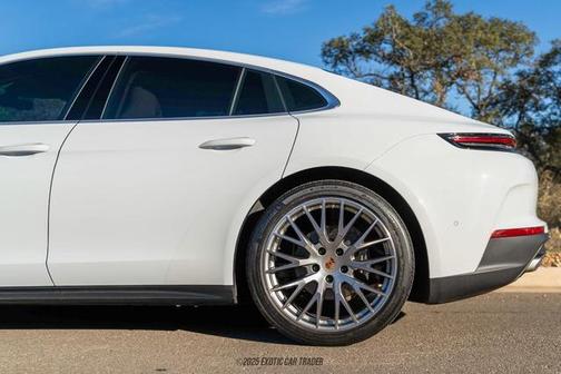 2024 Porsche Panamera 4