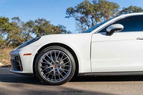 2024 Porsche Panamera 4