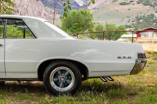 White 1965 Pontiac GTO