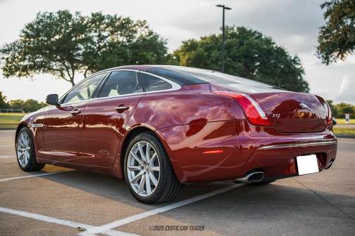 2012 Jaguar XJ Base