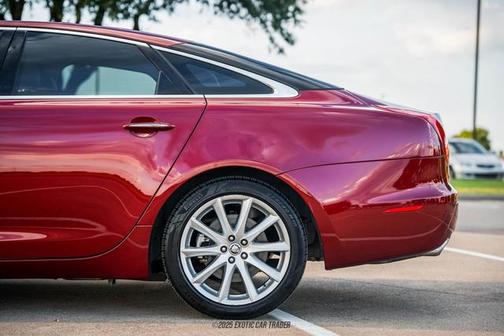 2012 Jaguar XJ Base