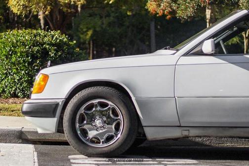 1993 Mercedes-Benz E-Class 3.2