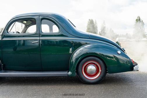 1939 Ford Deluxe Base