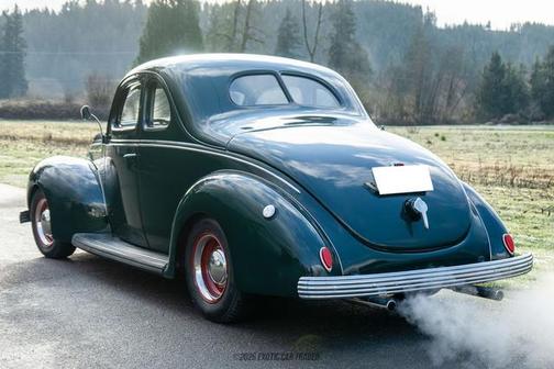 1939 Ford Deluxe Base