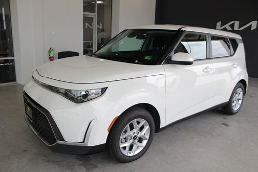 2024 Kia Soul LX w/ Tech Pkg, Lane Assist, Collision