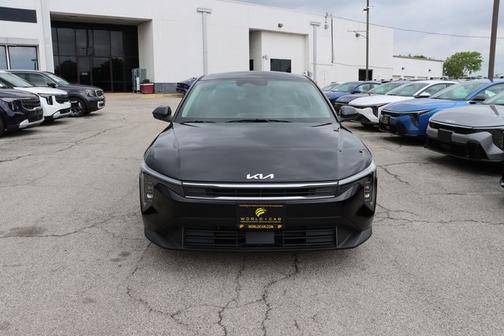 2025 Kia K4 LXS w/ Keyless Entry, Rear Camera,