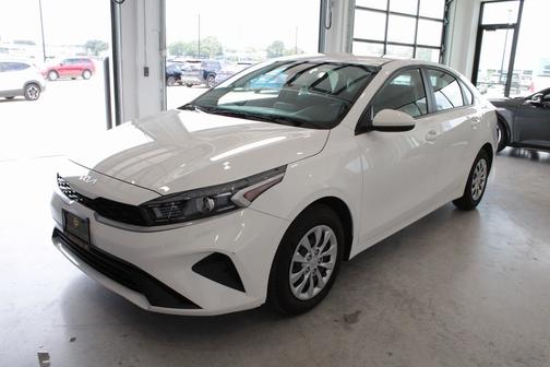 2023 Kia Forte LX w/ Keyless Entry, Lane Assist,