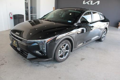 2025 Kia K4 LXS w/ Remote Start, Heated Mirrors,