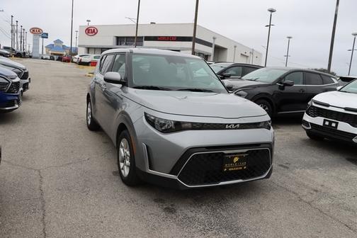 2023 Kia Soul LX w/ Tech Pkg, Keyless Entry,