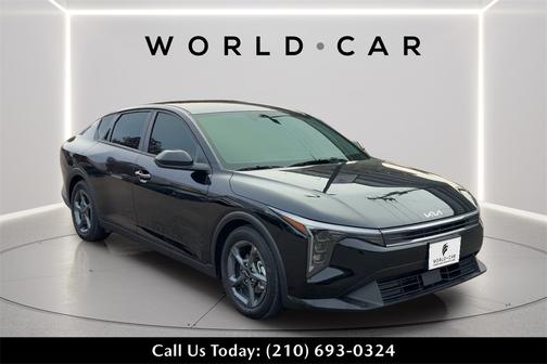 2025 Kia K4 LXS w/ Keyless Entry, Rear Camera,