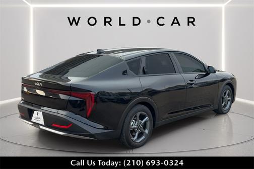 2025 Kia K4 LXS w/ Keyless Entry, Rear Camera,