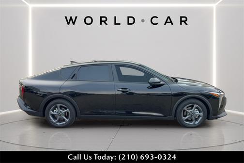 2025 Kia K4 LXS w/ Keyless Entry, Rear Camera,