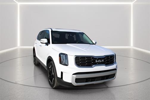 2025 Kia Telluride S w/ SynTex, 3rd Row, Rear Captains