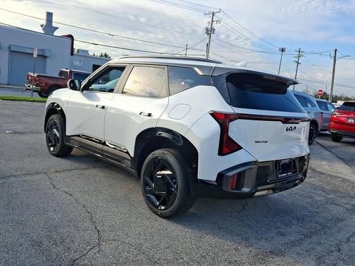 Snow White Pearl 2027 Kia Seltos X-Line SX