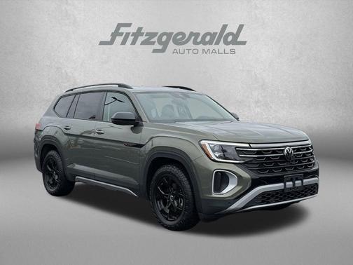 Avocado Green Pearl 2024 Volkswagen Atlas 2.0T SE w/Technology 4MOTION
