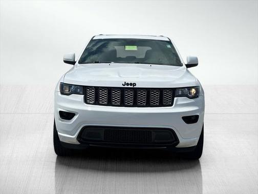 2022 Jeep Grand Cherokee Laredo