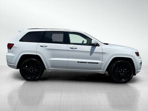 2022 Jeep Grand Cherokee Laredo