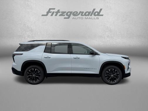Polar White Tricoat 2026 Chevrolet Traverse LT
