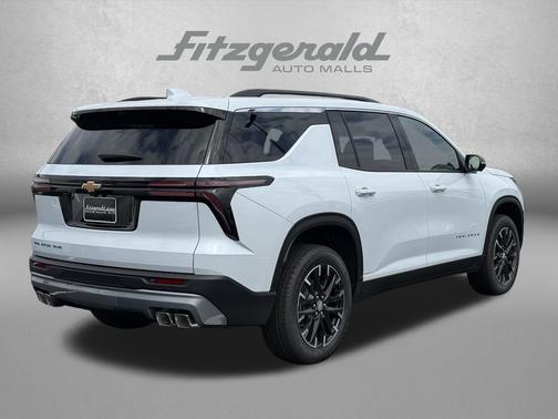 Polar White Tricoat 2026 Chevrolet Traverse LT