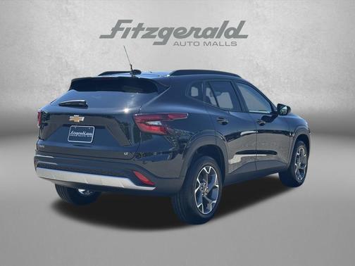 Mosaic Black Metallic 2026 Chevrolet Trax LT