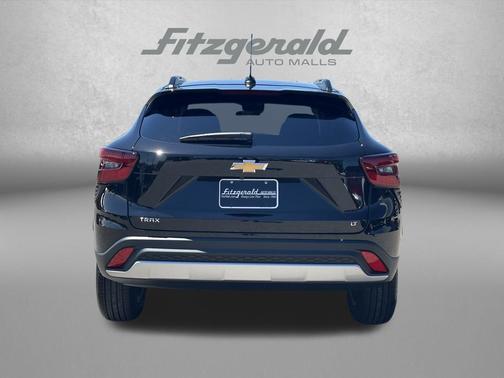 Mosaic Black Metallic 2026 Chevrolet Trax LT