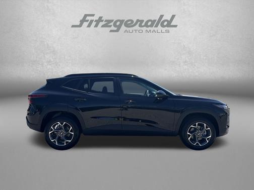 Mosaic Black Metallic 2026 Chevrolet Trax LT