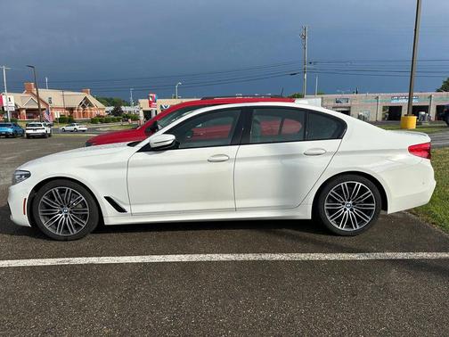 Alpine White 2019 BMW 530 xDrive
