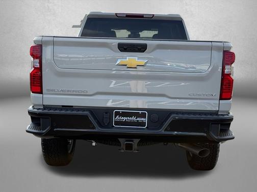 White Sands 2026 Chevrolet Silverado 2500 Custom