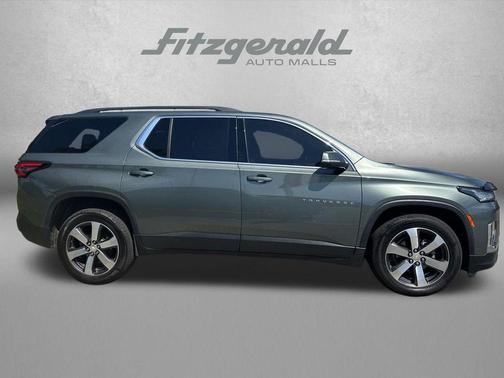 Silver Sage Metallic 2022 Chevrolet Traverse LT Leather