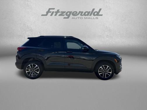 Mosaic Black Metallic 2026 Chevrolet Trailblazer LT