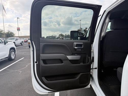 Summit White 2018 Chevrolet Silverado 2500 LT