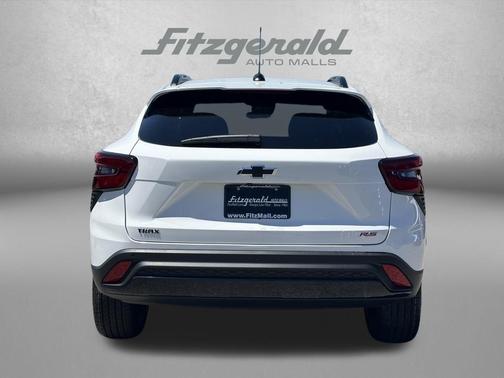 Summit White 2026 Chevrolet Trax FWD 2RS