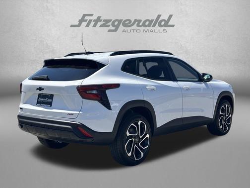 Summit White 2026 Chevrolet Trax FWD 2RS
