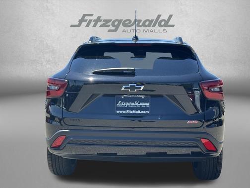 Mosaic Black Metallic 2026 Chevrolet Trax FWD 2RS