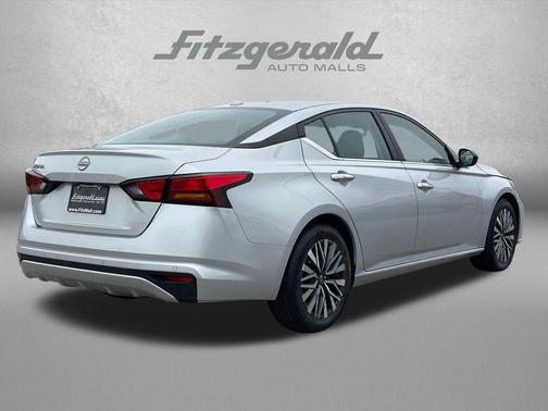 Brilliant Silver Metallic 2025 Nissan Altima 2.5 SV