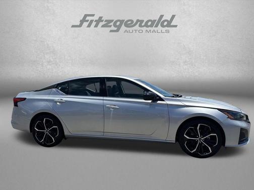 Brilliant Silver Metallic 2024 Nissan Altima SR FWD
