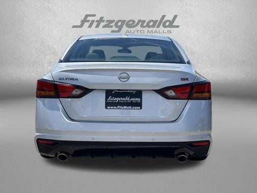 Brilliant Silver Metallic 2024 Nissan Altima SR FWD
