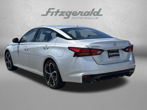 Brilliant Silver Metallic 2024 Nissan Altima SR FWD