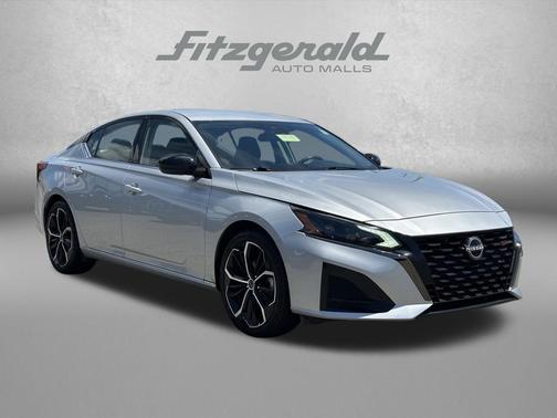 Brilliant Silver Metallic 2024 Nissan Altima SR FWD