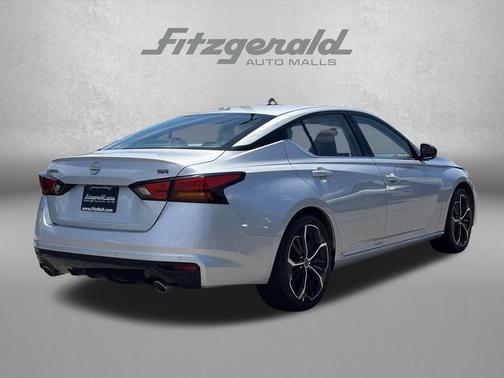 Brilliant Silver Metallic 2024 Nissan Altima SR FWD