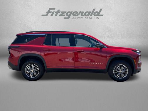 Radiant Red Tintcoat 2026 Chevrolet Traverse LT
