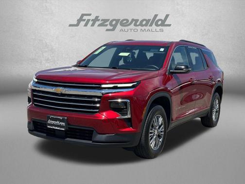 Radiant Red Tintcoat 2026 Chevrolet Traverse LT