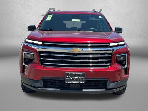 Radiant Red Tintcoat 2026 Chevrolet Traverse LT
