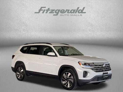 Pure White 2024 Volkswagen Atlas 2.0T SE w/Technology 4MOTION
