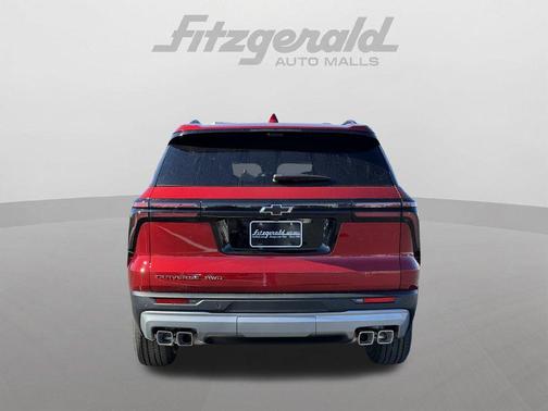 Radiant Red Tintcoat 2027 Chevrolet Traverse LT